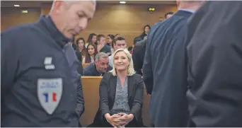  ?? – Associated Press: Laurent Cipriani ?? Marine Le Pen au palais de justice de Lyon, mardi.