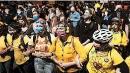  ?? NOAH BERGER/AP ?? Protesters gather Sunday night outside the federal courthouse in Portland, Oregon.