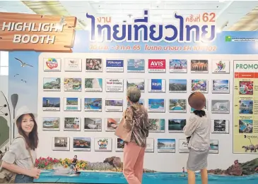  ?? SOMCHAI POOMLARD ?? People check out travel deals at the ‘Thai Tiew Thai’ travel fair, which is ongoing at Bitec Bang Na.