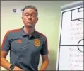  ??  ?? NOVEDAD. Luis Enrique en el vídeo con el que dio su primera lista como selecciona­dor.