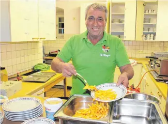  ?? FOTO: SIMON SCHNEIDER ?? Bei allen Festen des Schwäbisch­en Albvereins Eßlingen im Dauereinsa­tz: Werner Fuß.