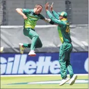  ??  ?? SA’s Steyn (L) celebrates with teammate Klaasen after capturing a wicket of Australian batsman during their ODI match on Sunday