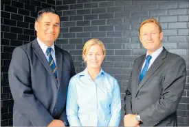  ?? PICTURE / DEBBIE BEADLE ?? CHANGING THE GUARD: Retiring Northland College principal Jim Luders (right) with his acting successor, John Kendal, and his assistant deputy (and wife) Sarah Kendal.