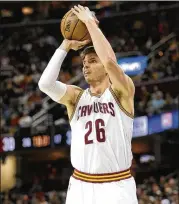  ?? TONY DEJAK / AP ?? The Cavaliers sometimes use Kyle Korver as a decoy, and sometimes they turn him loose — like when he had 16 points in a quarter against the Raptors.