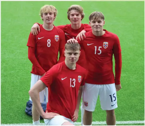  ?? FOTO: PER STEINAR MARKUSSEN ?? MINECRAFT-GJENGEN: Mats Pedersen er med i en liten intern gruppe i G19-landslaget, kalt Minecraft-gjengen. Bak: Sondre Milian Granaas (Mjøndalen), Bork Bang-Kittilsen (Odd) og Mats Pedersen. Foran sitter Rasmus Holten (På lån i Mjøndalen fra Brann)