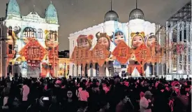  ?? ?? Em setembro de 2022, o Festival da Primavera foi oficialmen­te incorporad­o ao calendário dos eventos da cidade brasileira de Recife. Um show de luzes do Festival da Primavera foi projetado na noite de 19 de janeiro de 2023 na Praça do Marco Zero, atraindo muitos cidadãos.