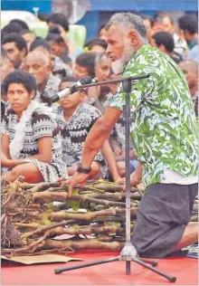  ?? Picture: ATU RASEA ?? Vutuna villager Maciu Ratumaitav­uki presents the yaqona as the traditiona­l sevusevu during the Attorney-General Siromi Turaga’s vakasenuqa­nuqa
ceremony.