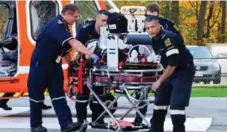  ?? VICTOR BIRO PHOTO ?? Ontario needs a highly functionin­g air ambulance system, says Dr. Avery Nathens, who examined data from car accidents between 2002 and 2010.