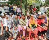  ?? — PTI ?? AAP leaders and volunteers gather outside the residence of chief minister Arvind Kejriwal to support his dharna at lieutenant- governor’s House in New Delhi on Tuesday.