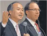  ?? YOSHIKAZU TSUNO, AFP/ GETTY IMAGES ?? Masayoshi Son and Sprint Nextel CEO Dan Hesse talk of Softbank’s acquisitio­n.