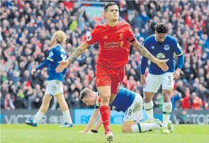  ??  ?? Crack. Gol de Coutinho, aún “red” al Everton, en la primera rueda de la Premier. Ayer no fue convocado.