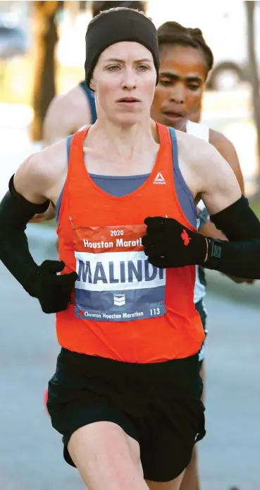  ??  ?? LEFT Elmore on pace in Houston to break the Canadian women’s marathon record OPPOSITE BOTTOM Elmore and Hood outside their Kelowna, B.C., home