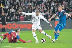  ??  ?? Kylian Mbappé hizo un gran partido y le dio un empate a Francia.