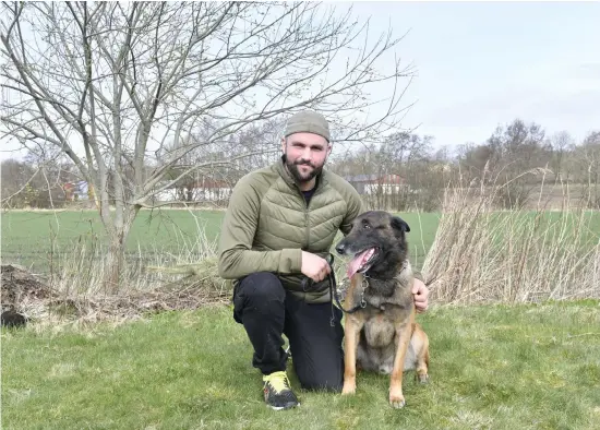  ?? ?? Farmen-vinnaren Levin Larsson tillsamman­s med hunden Pinkus.