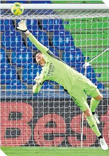  ?? FOTO: AFP ?? Thibaut Courtois estuvo muy atento para frustrar, una y otra vez, los intentos del Getafe. /