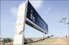  ?? PICTURE: NHLANHLA PHILLIPS ?? EXPOSED: A crumbling concrete pillar supports a billboard on the R24 highway near OR Tambo Airport.