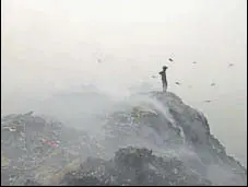  ?? HT FILE ?? Garbage burning at Bhalswa landfill in New Delhi.