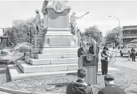  ?? Dylan Lovan / Associated Press ?? Louisville Mayor Greg Fischer, right, and University of Louisville President James Ramsey, left, announced at a surprise news conference that the Confederat­e monument capped with a statue of Jefferson Davis will be removed.