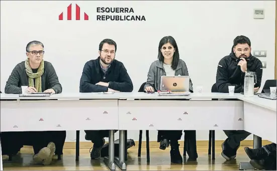  ?? CÉSAR RANGEL ?? Aragonès amb els tres membres de l’equip negociador republicà –Jové, Vilalta i Rufián– durant la reunió de l’executiva