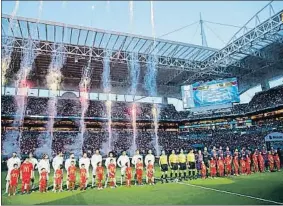  ?? JUANJO MARTÍN / EFE ?? 66.000 personas asistieron al partido en el Hard Rock Stadium