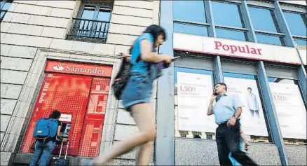  ?? DANI DUCH / ARCHIVO ?? Una de las oficinas del Banco Santander junto a otra del Banco Popular en Madrid