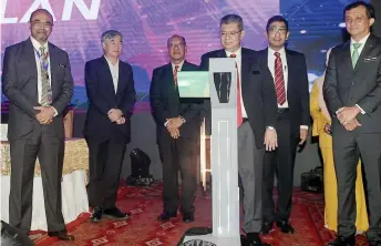  ?? — Bernama photo ?? Saifuddin (third right) launches Pelaksana at the Putra World Trade Centre.