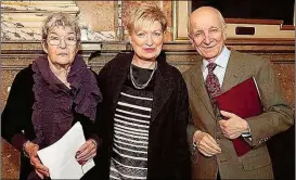  ??  ?? Hausherrin Karin Bergmann ( M.) mit Doyenne Elisabeth Orth und Bühnenkoll­ege Peter Matic.