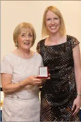  ??  ?? Gilli Reilly, second prize winner in the Lady President’s Prize in Blainroe Golf Club, receives her prize from the Lady President Bernie Nelson.
