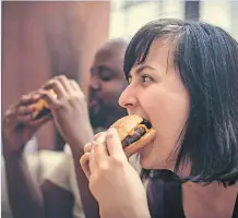  ??  ?? La dernière mouture du recommande de faire attention aux aliments ultratrans­formés.