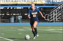  ?? ED MORLOCK — MEDIANEWS GROUP ?? Wissahicko­n’s Alexis Hobson dribbles the ball against Plymouth Whitemarsh.