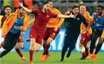  ??  ?? Esplode la gioia di Manolas. Suo il gol che ha permesso alla Roma di completare la remuntada