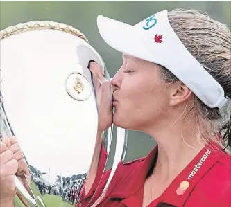  ?? CANADIAN PRESS FILE PHOTO ?? Brooke Henderson kisses the trophy after winning the CP Women's Open in Regina on Aug. 26.