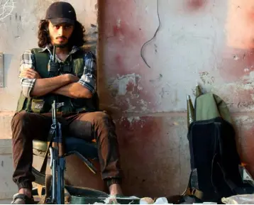  ??  ?? CONFLICT ZONE: A fighter in Aleppo’s artillery academy yesterday. Photo: Ammar Abdullah