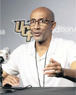  ?? WILLIE J. ALLEN JR./ORLANDO SENTINEL PHOTOS ?? UCF men’s basketball head coach Johnny Dawkins will have most of last season’s starting lineup back, which has the Knights optimistic about the coming season.