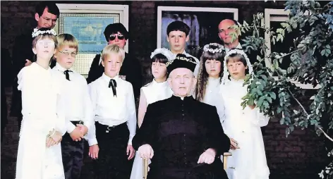  ?? FOTOS (3): PRIVAT ?? 1985 feierte Pastor Otto Breimann sein goldenes Priesterju­biläum.