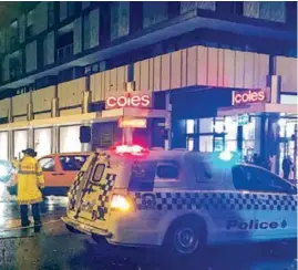  ??  ?? EL SITIO. El atacante en Melbourne pretendía tomar el edificio pero fue abatido por la policía que puso la zona en alerta máxima.