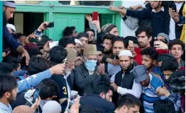  ?? H. U. NAQASH ?? Hurriyat Conference chairman Syed Ali Geelani offered congregati­onal Friday prayers at the Jamia Masjid Hyderpora for the first time after 2010 on Friday. —