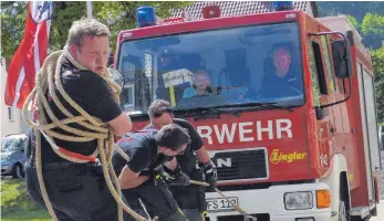  ?? FOTO: SUSANNE GRIMM ?? Das Oberschmei­er Team gewinnt die Feuerwehr-Olympiade.