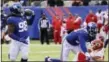  ?? BILL KOSTROUN — THE ASSOCIATED PRESS ?? New York Giants defensive tackle Damon Harrison (98) intercepts a pass to Kansas City Chiefs’ Travis Kelce during the first half of an NFL football game Sunday, Nov. 19, 2017in East Rutherford, N.J.