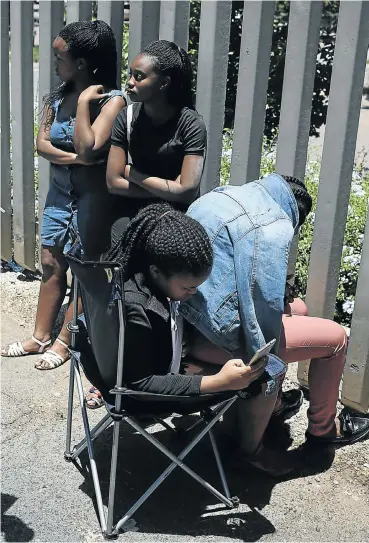  ?? Picture: Alon Skuy ?? Hundreds of prospectiv­e students queued in the blazing sun outside the University of Johannesbu­rg to inquire if they had been accepted to study or if they could change their courses.