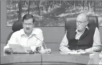  ?? HTPHOTO ?? What distinguis­hes Delhi from other federal capitals is its size. Delhi’s governing structure is also the most convoluted among world capitals with overlappin­g sub-national jurisdicti­ons, each supervised by a different agency or government