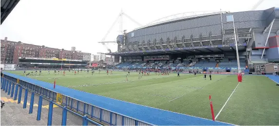  ?? Chris Fairweathe­r/Huw Evans Agency ?? > Cardiff Arms Park