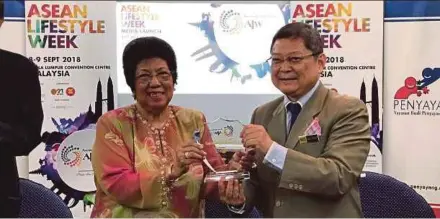  ??  ?? Penyayang chief executive officer Datuk Leela Mohd Ali (left) and Malaysia External Trade Developmen­t Corp lifestyle and life sciences section director Abu Bakar Yusof at the launch of the Asean Lifestyle Week’s website in Kuala Lumpur yesterday.