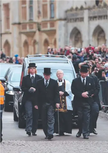  ?? Picture: AFP/DANIEL LEAL-OLIVAS ?? The funeral procession makes its way through the crowds to the Church of St Mary the Great in Cambridge to farewell British scientist Stephen Hawking.