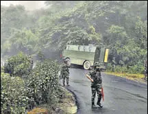  ?? HT PHOTO ?? Soldiers guard a road stretch between Imphal and Moreh, a town located on the Indiamyanm­ar border.