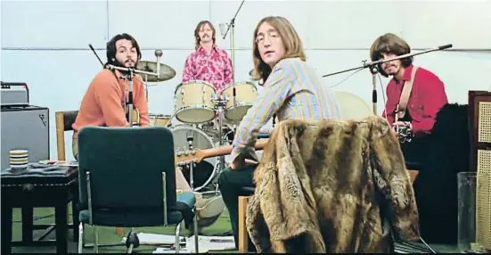  ?? . ?? Últims moments. Paul McCartney, Ringo Starr, John Lennon i George Harrison, en una escena del documental ‘Get Back’.