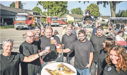  ?? FOTO: LARS FRÖHLICH ?? Das Orga-team musste das Möllebeckf­est coronabedi­ngt anders planen und ließ es an mehrere Stationen stattfinde­n.