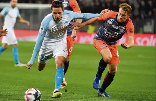  ?? (Photo AFP) ?? Florian Thauvin et les Marseillai­s n’ont pas trouvé la faille dans la défense montpellié­raine. Pire, ils ont encaissé trois buts...