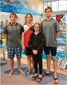 ?? Foto: Nicole Müller ?? Die TSV Schwimmer, die die Finalläufe erreichten, von links: Simon Stengl, Michelle Schönfeldt, Michael Geppert, vorne Emily Winter.