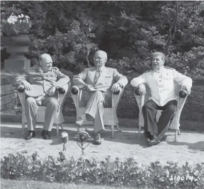  ??  ?? Van links naar rechts: Churchill, Truman en Stalin (25 juli 1945).